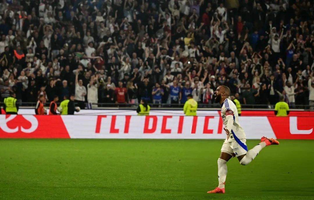 里昂队员状态神勇，助球队获胜