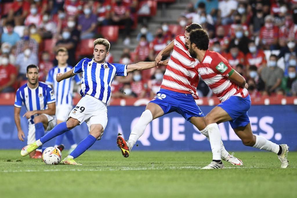 包含格拉纳达主场大比分险胜，取得胜利的词条