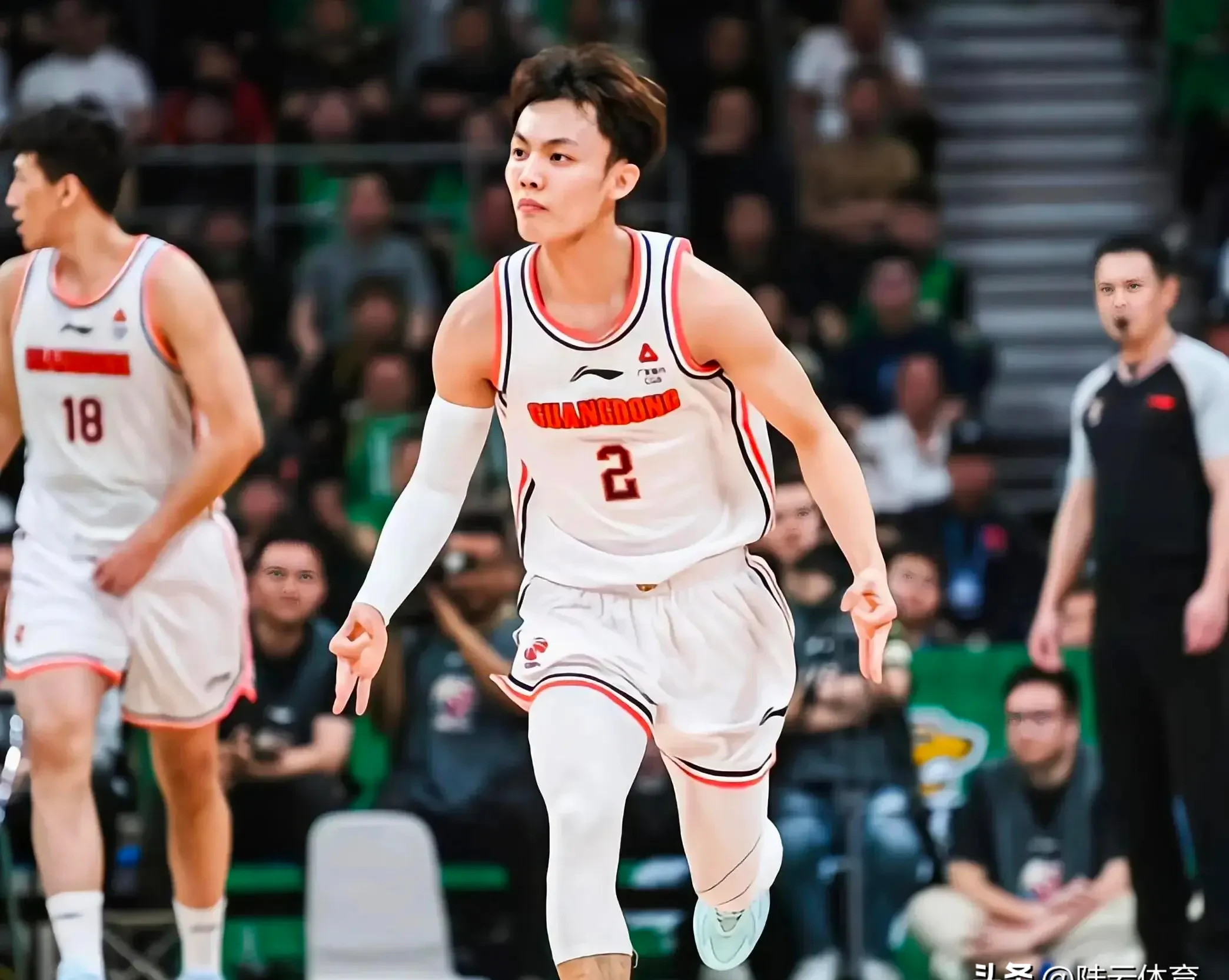 半岛体育app-关于实力不凡！卫冕冠军雄风依旧，轻松战胜对手的信息