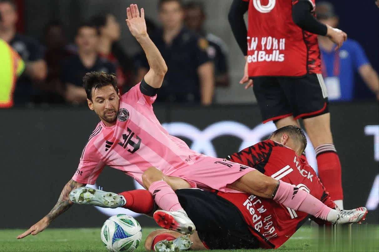 关于巨星爆发！梅开二度帮助球队逆转！的信息