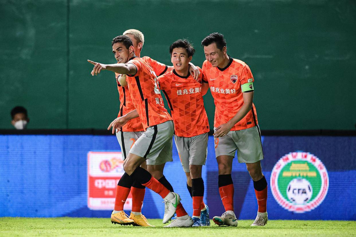 半岛体育竞技-深圳佳兆业换帅效果显著，球队迎来转机
