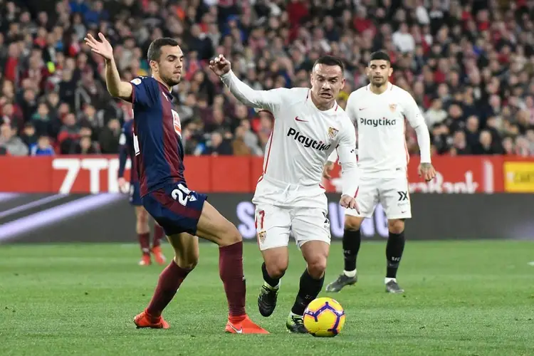 格拉纳达保持不败，继续领跑