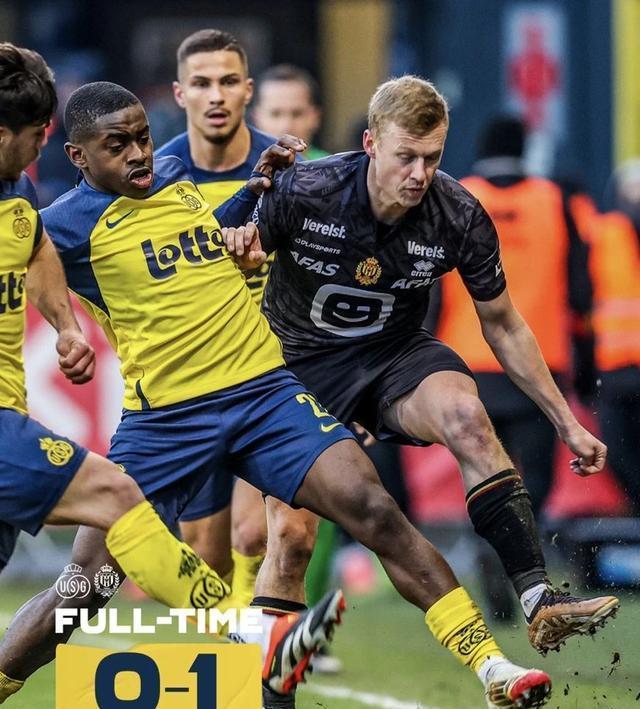 半岛体育视频-阿贾克斯大胜，力拔头筹进军欧冠半决赛