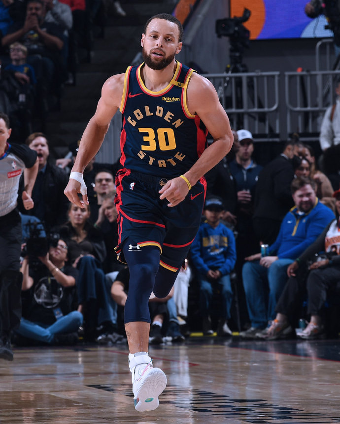 公牛大胜热火，队员发挥出色的简单介绍