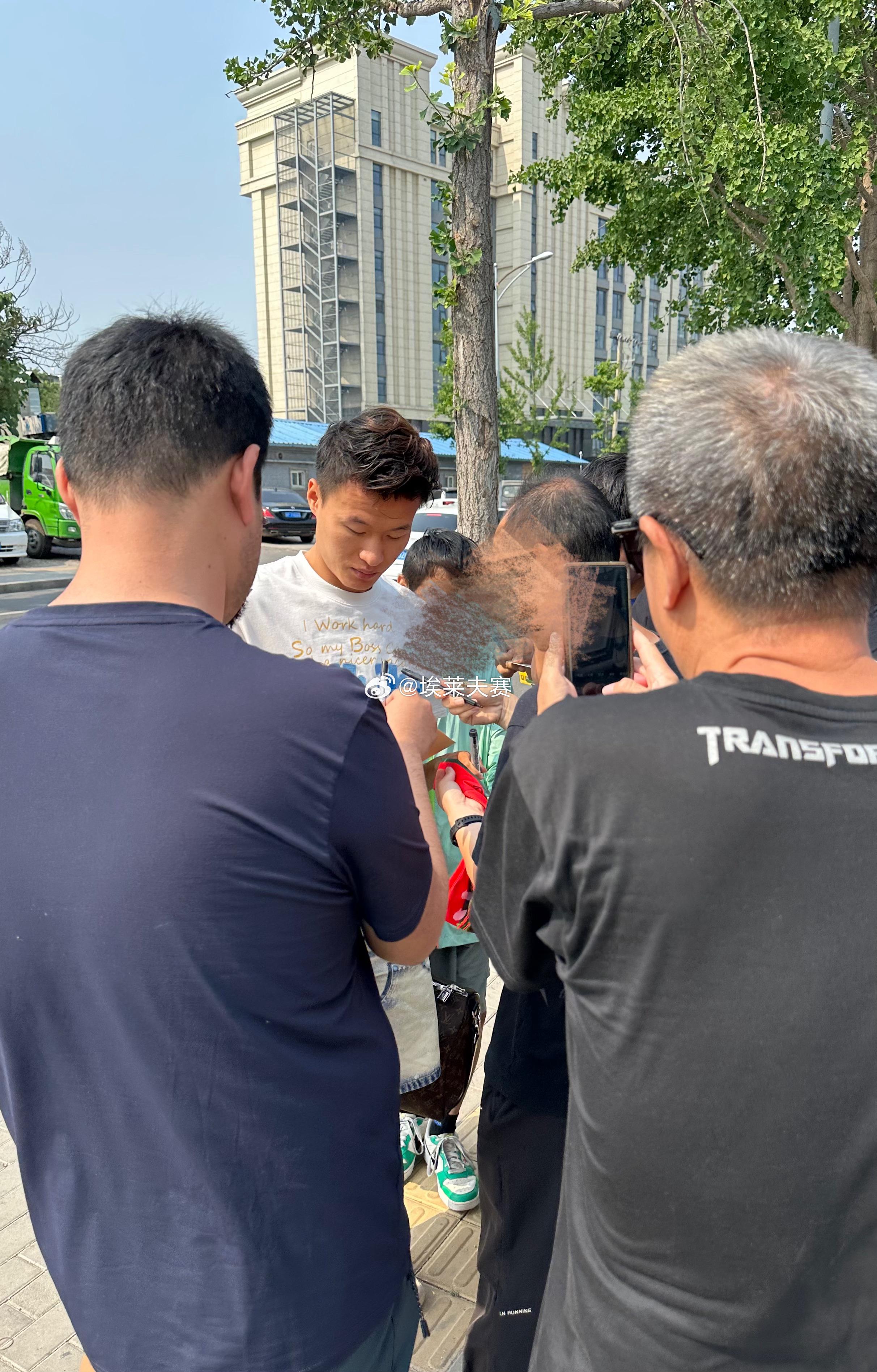 半岛体育官方-国安备战关键战役，全队士气高昂冲击前列