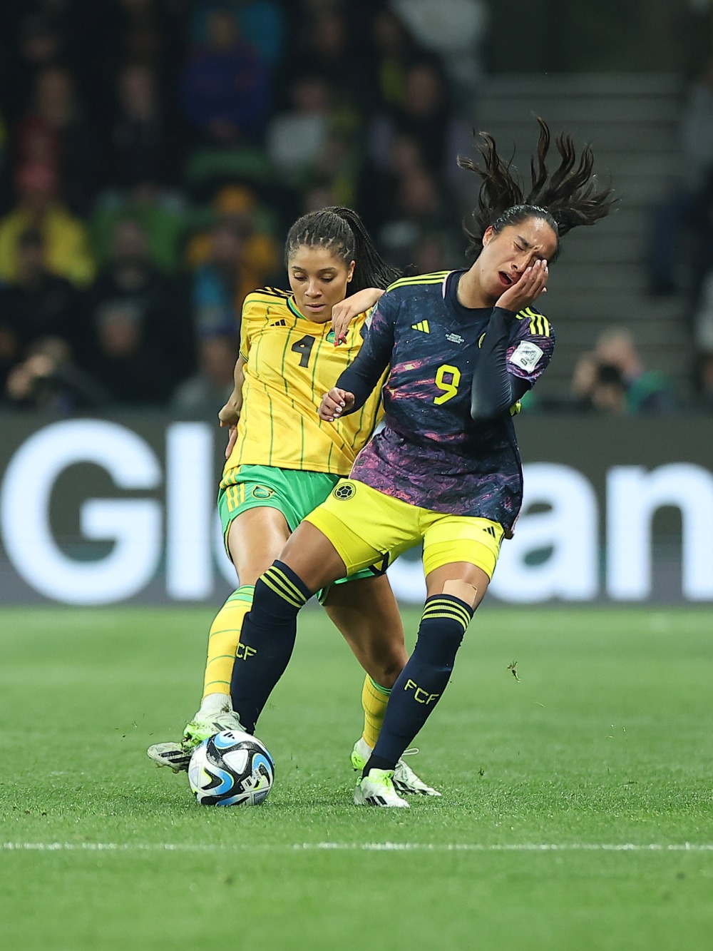 半岛体育培训-热门足球新闻：女子比赛中的精彩进球！