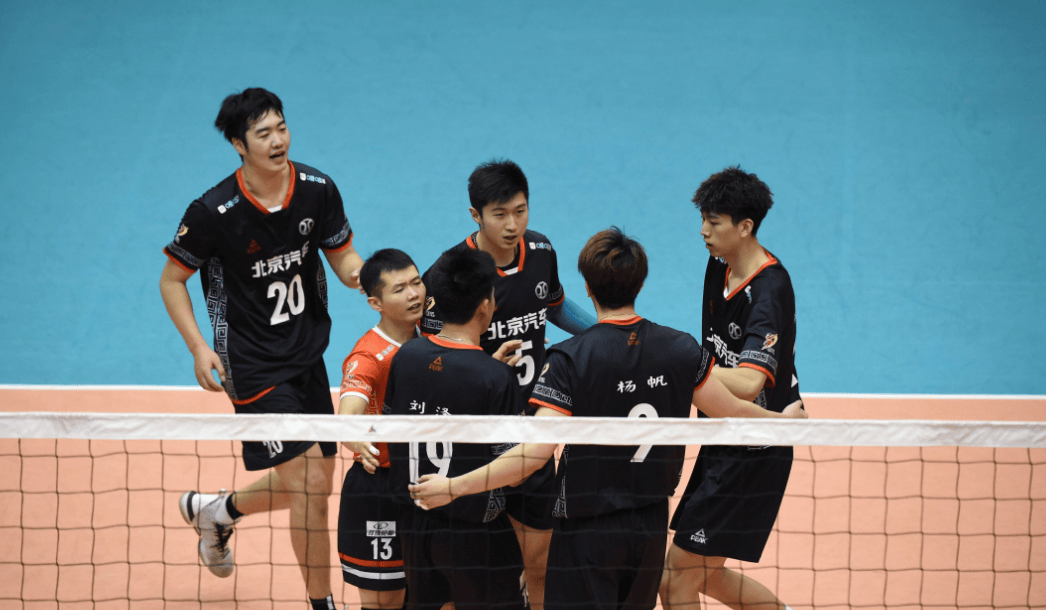 半岛体育vip注册-比赛中球队合作默契，取得巨大突破