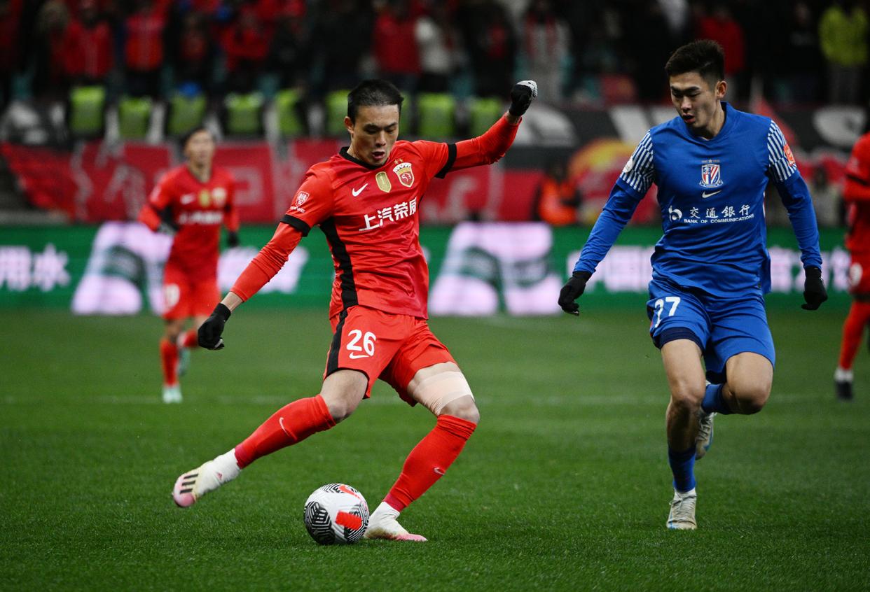 包含山东鲁能客场告捷，连续取得胜利的词条