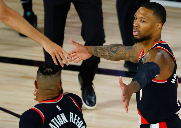 开拓者主场力克太阳，助力季后赛征程的简单介绍