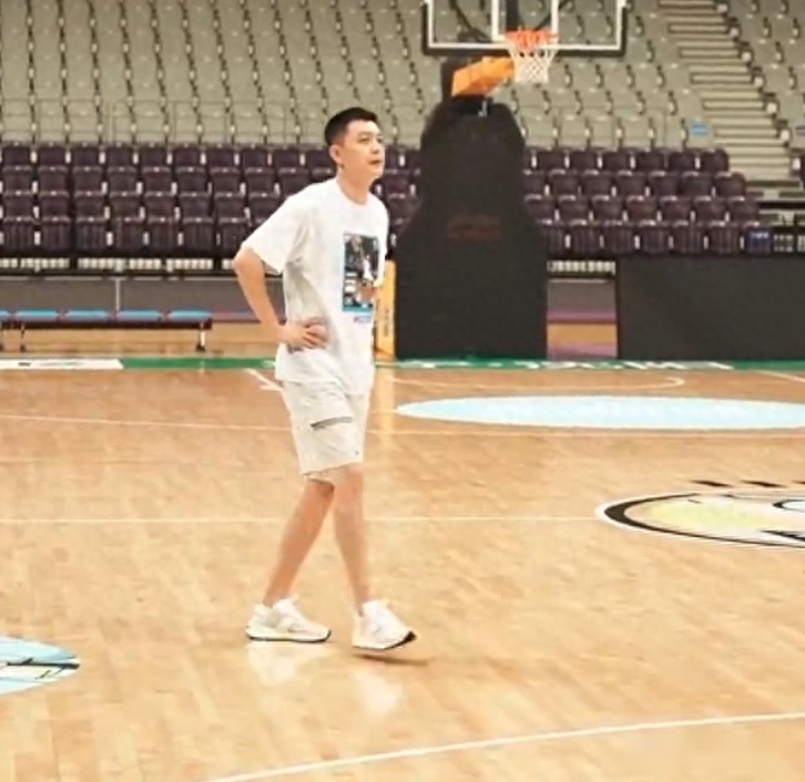 大连人全队训练暖场，备战关键对决的简单介绍