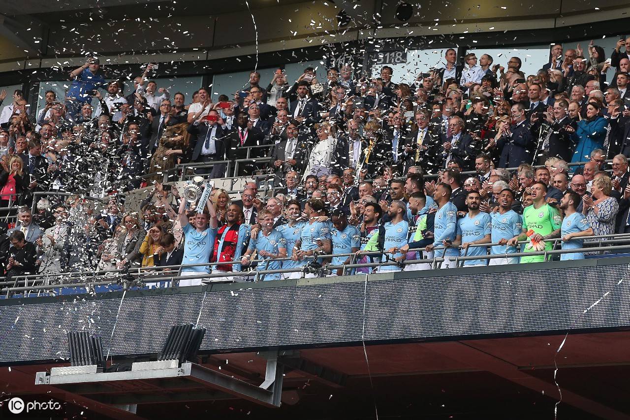 包含萨索洛中场传射造成对手失误获胜的词条