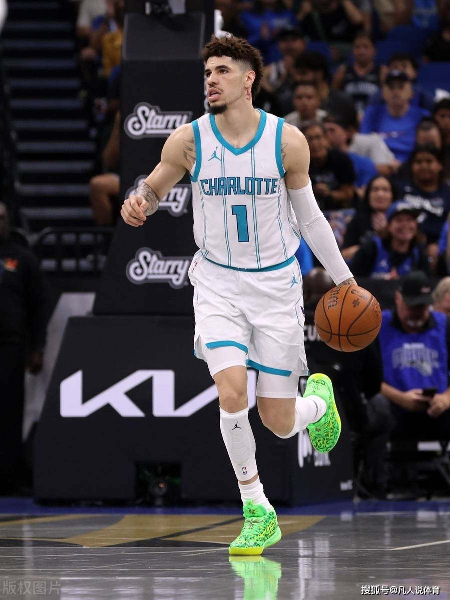 黄蜂队小将迎来复出，表现出色引发球迷狂热