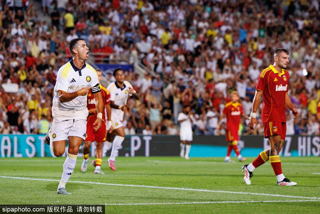 包含顶级足球比赛即将打响，球迷热情高涨的词条