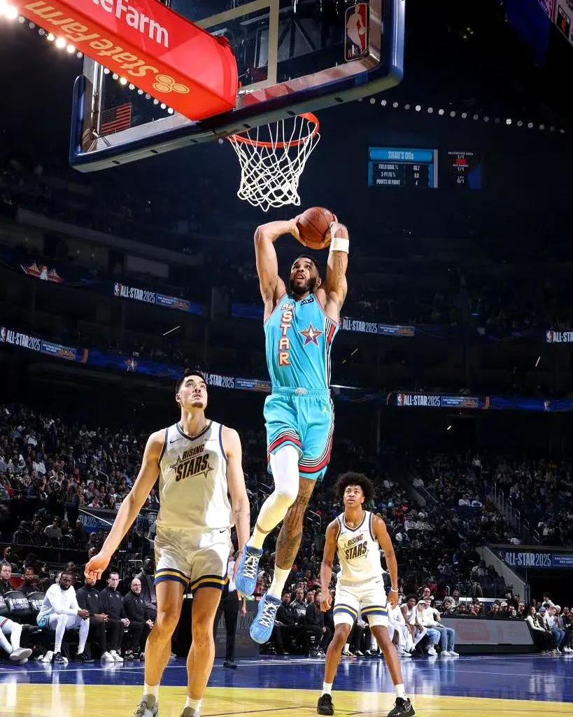 半岛体育官网app-黄蜂惊险战胜湖人，迅速扭转连败势头的简单介绍