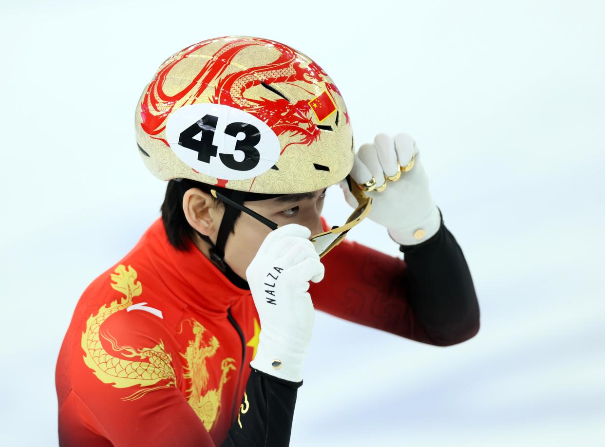 半岛体育在线-匈牙利短道速滑选手斩获金牌