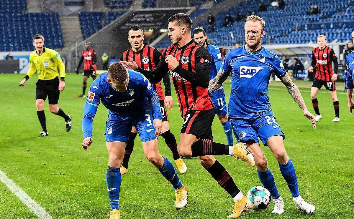 半岛体育app-包含沃尔夫斯堡主场力克柏林赫塔，取得关键胜利的词条