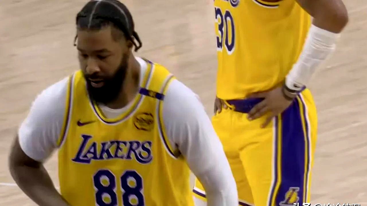 雄鹿力克湖人，取得四连胜