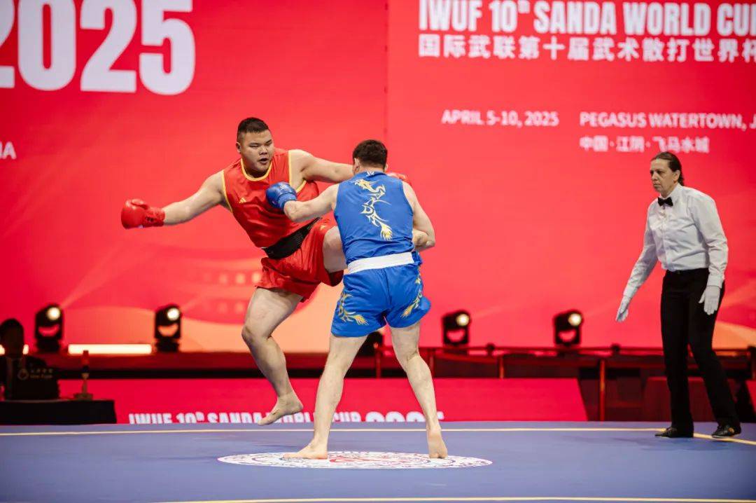 半岛体育培训-武术比赛选手刚毅果敢称霸赛场