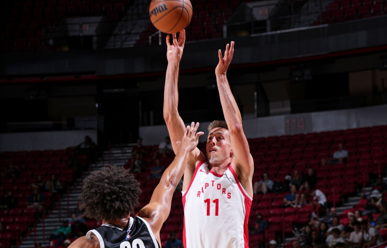 猛龙掀起反击，打破对方防线取得胜利