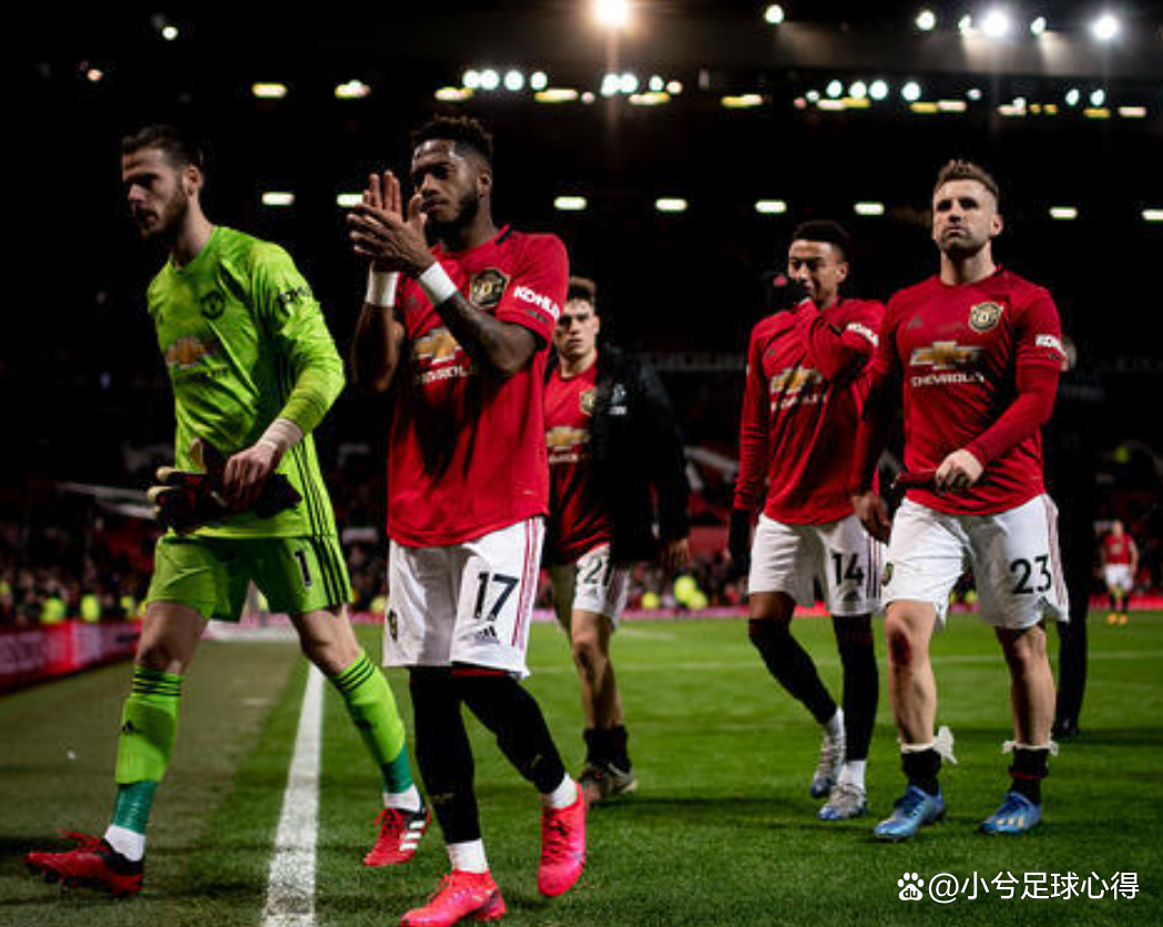 半岛体育地址-队员们在欧洲国家足球大赛中奋勇争先